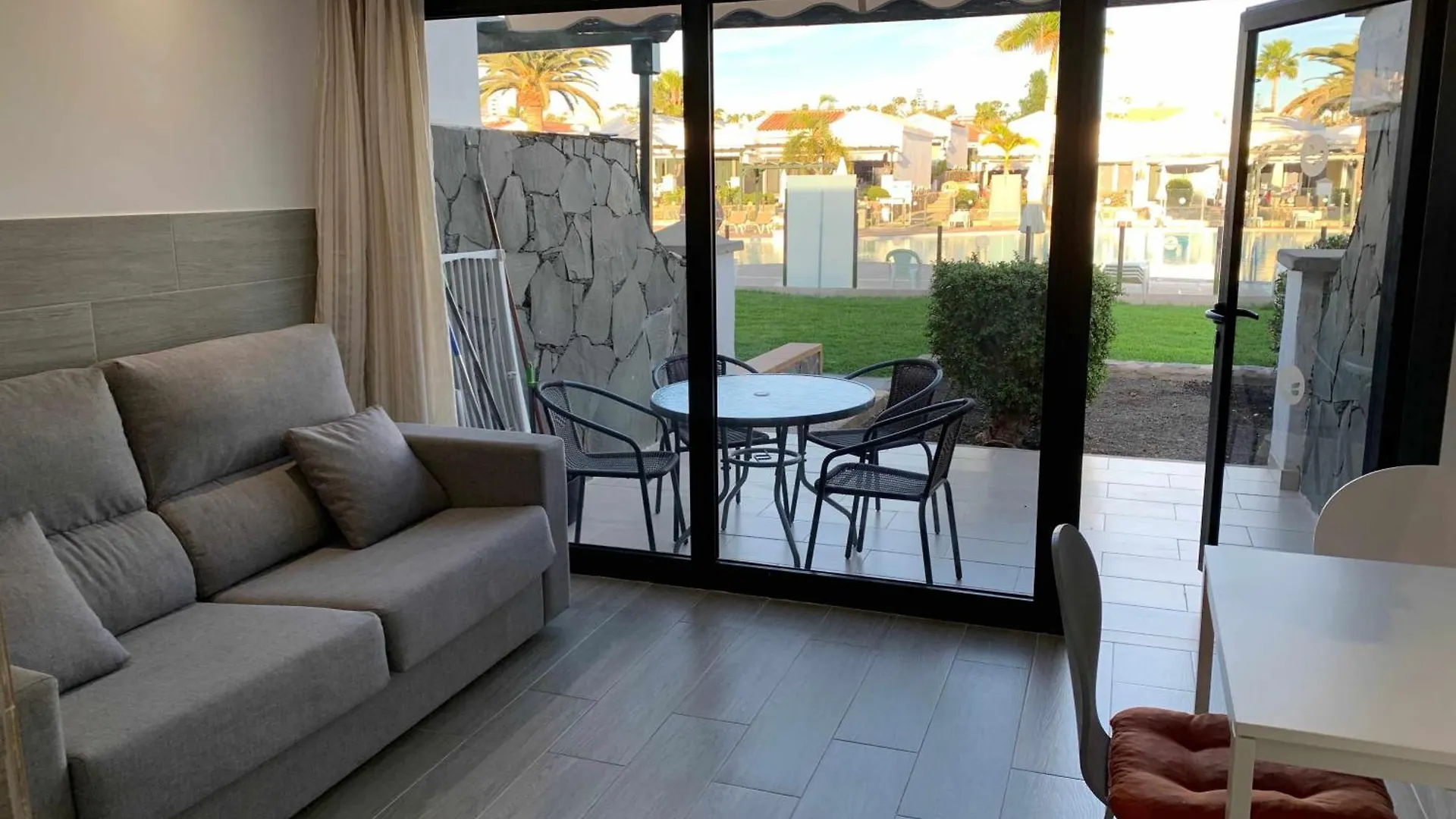 Bungalow Enfrente Piscina En Maspalomas contacts